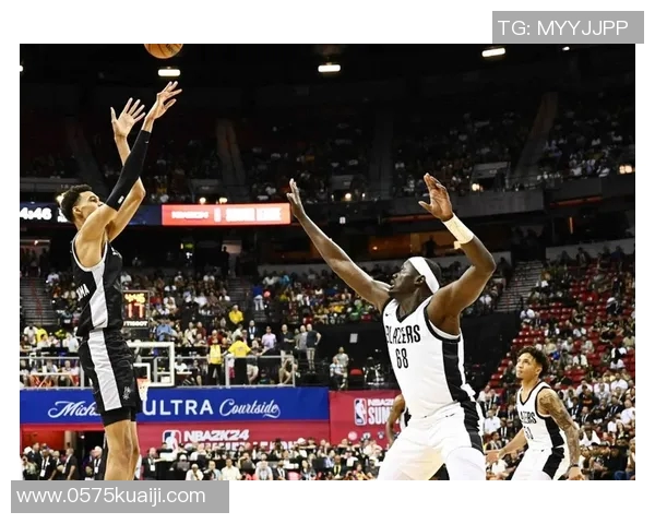 2016年12月24日马刺与开拓者的激烈对决回顾与精彩瞬间分析