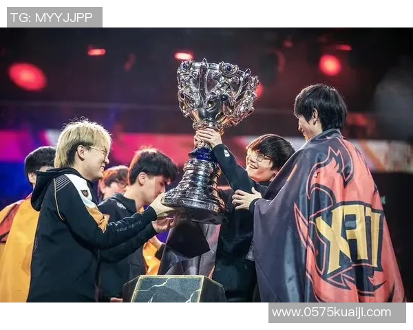 英雄联盟纪实:探寻FPX战队从辉煌到重生的转型历程与未来展望